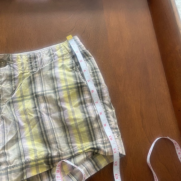 Old Navy Women's Plaid Shorts in Yellow and Gray - Picture 5 of 7